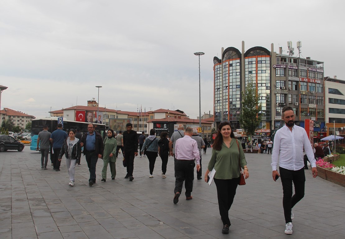 Sivaslı kadınlar daha uzun yaşamanın sırrını 'kadın dırdırına' bağladı