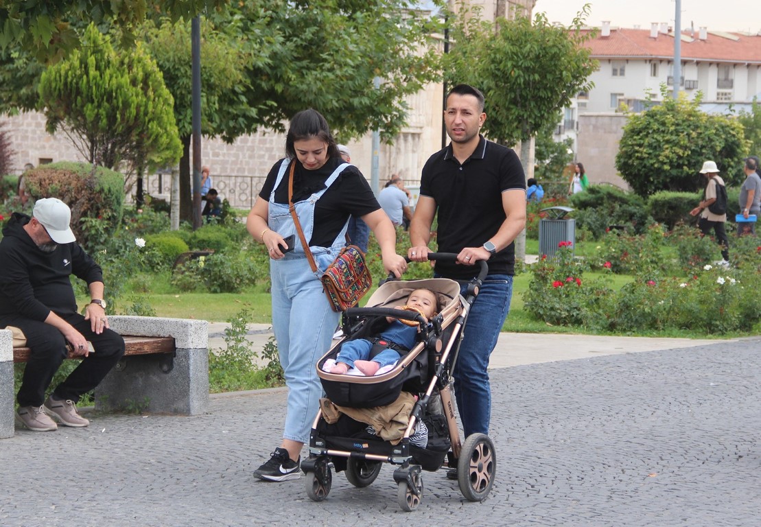 Sivaslı kadınlar daha uzun yaşamanın sırrını 'kadın dırdırına' bağladı