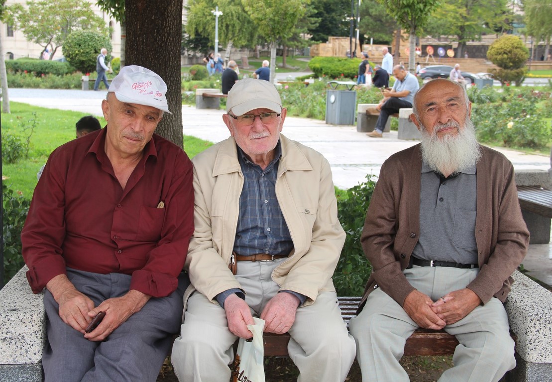 Sivaslı kadınlar daha uzun yaşamanın sırrını 'kadın dırdırına' bağladı