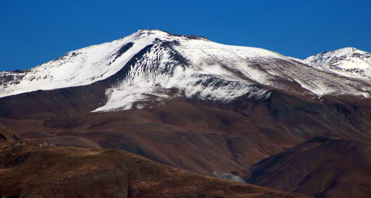 Erzincan’ın etrafını çeviren dağların yüksek kesimlerine mevsimin ilk karı düştü