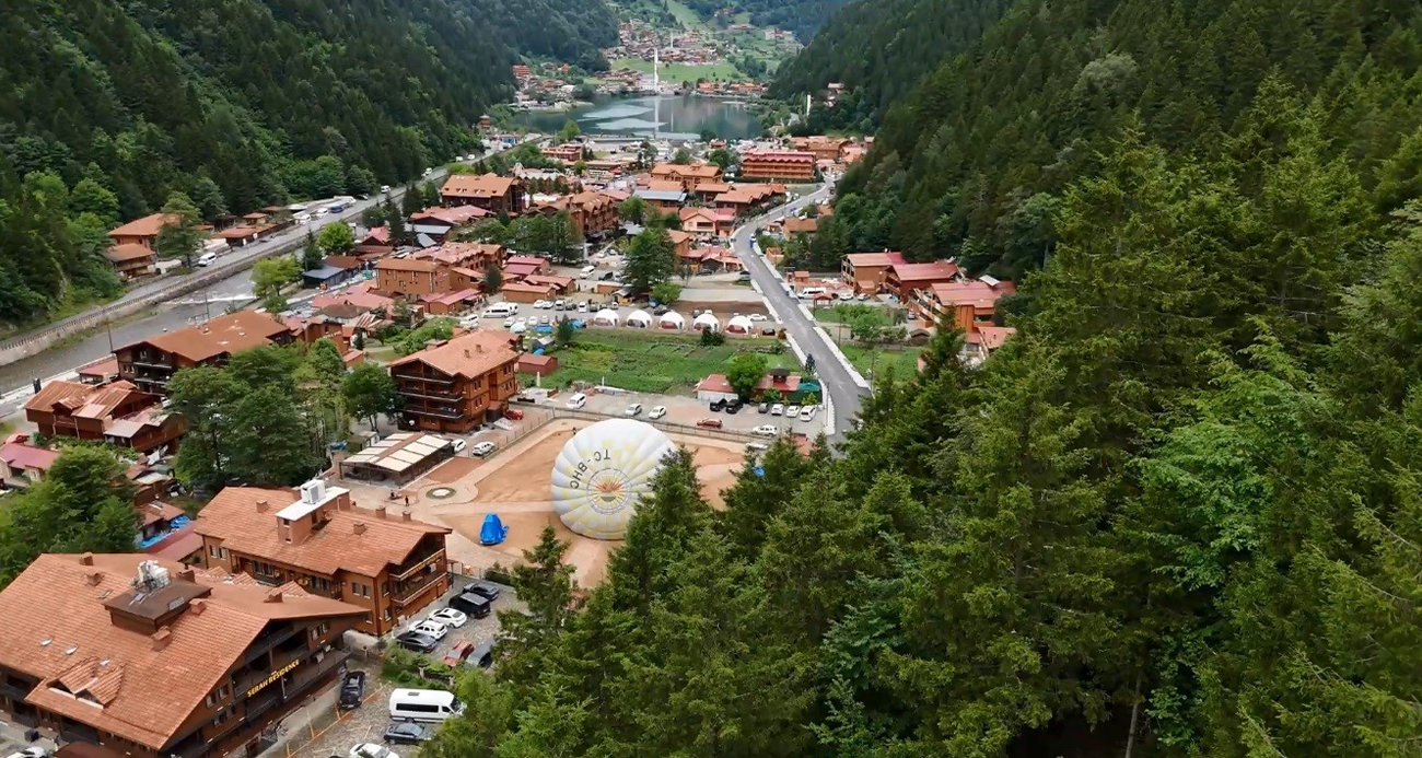 Türkiye’nin ve Doğu Karadeniz Bölgesi’nin en önemli turizm merkezlerinden biri olan Trabzon’un Çaykara ilçesi sınırları içerisindeki Uzungöl’ün imar planı sorunu uzun yıllardır çözüm beklerken, bölgenin eski görünüme kavuşturulması çalışmaları sürüyor.