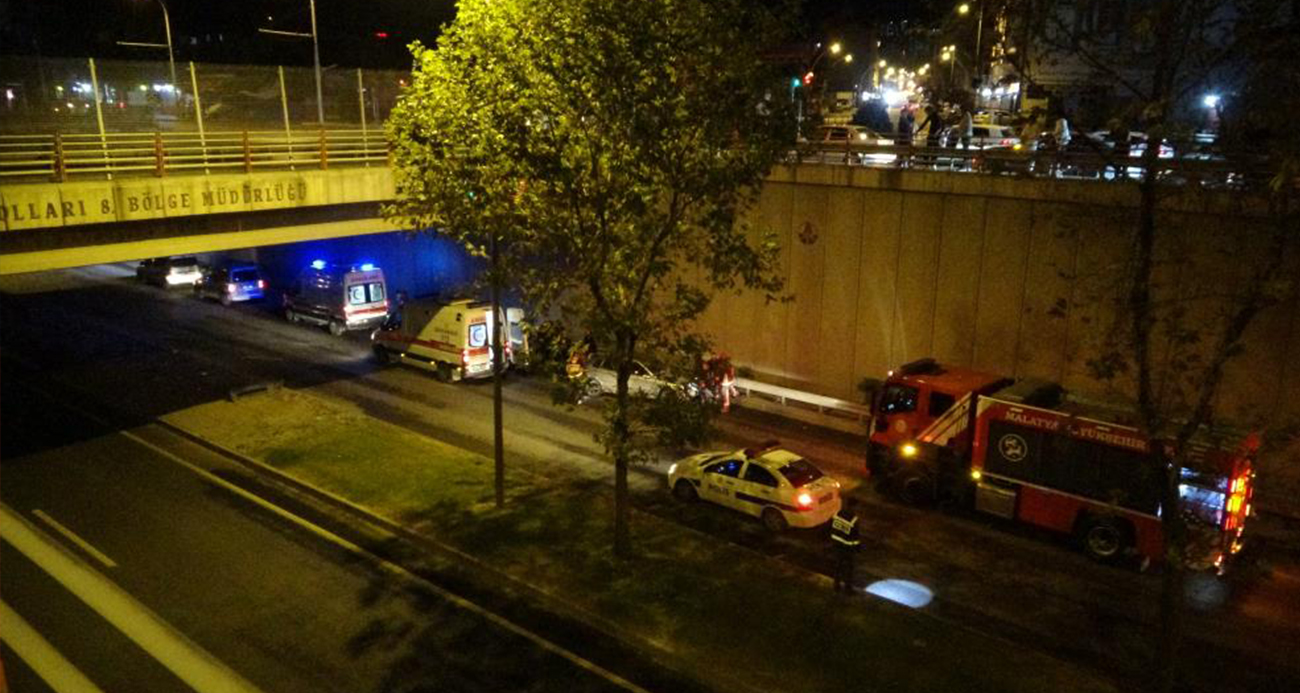 Malatya’da alt geçitte kontrolden çıkan araç karşı şeride geçti: 2 yaralı