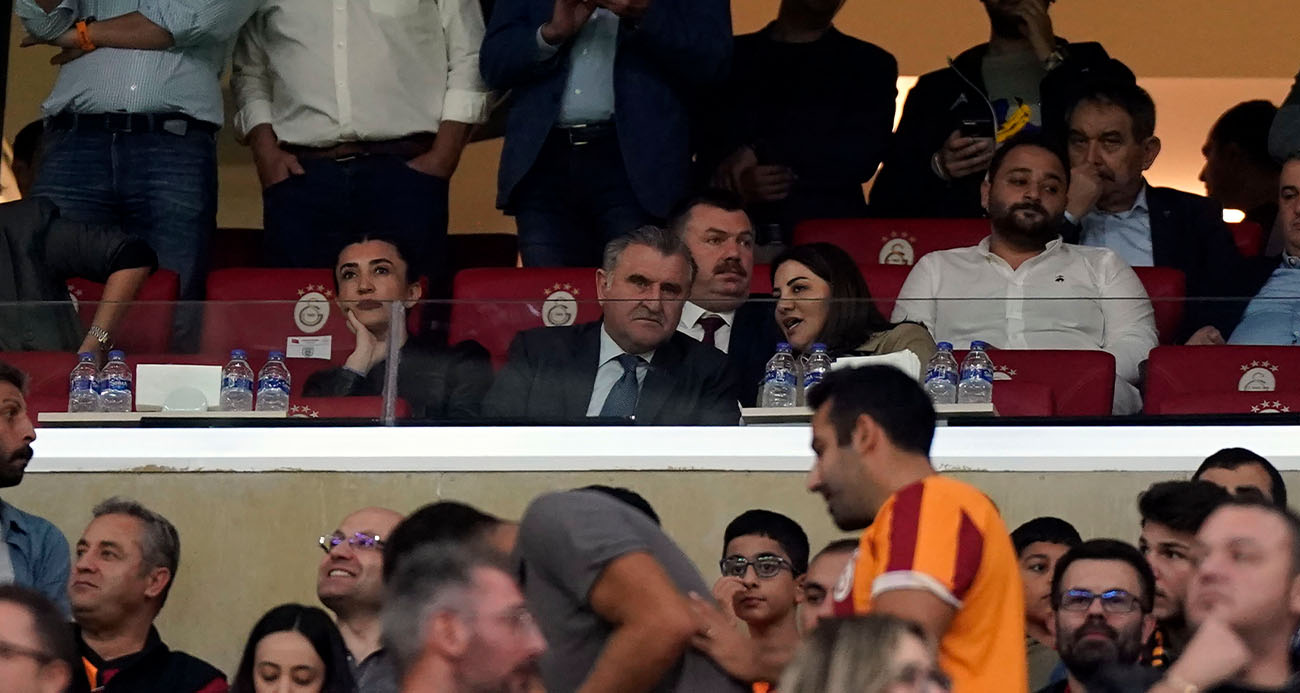 Gençlik ve Spor Bakanı Osman Aşkın Bak, Galatasaray-PAOK maçını stadyumdan takip etti.