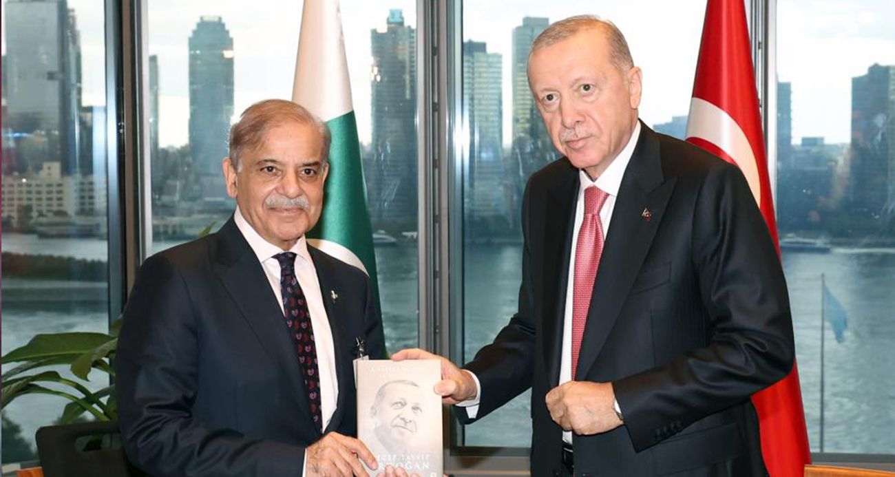 Cumhurbaşkanı Recep Tayyip Erdoğan, Birleşmiş Milletler 79. Genel Kurulu için gittiği New York’taki Türkevi’nde Pakistan Başbakanı Şahbaz Şerif’i kabul etti.