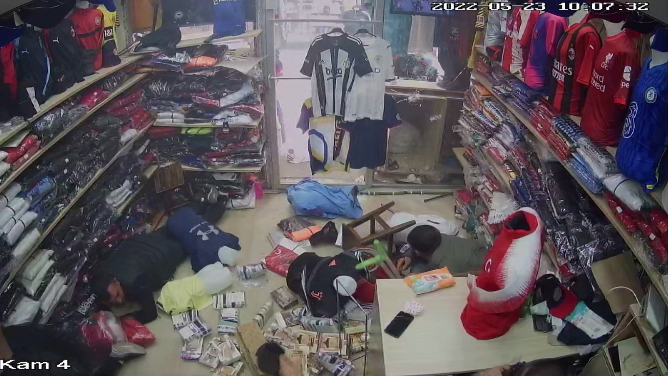 Beyazıt’ta iki yıl önce yaşanan çatışmanın mağaza içinden yeni görüntüleri ortaya çıktı