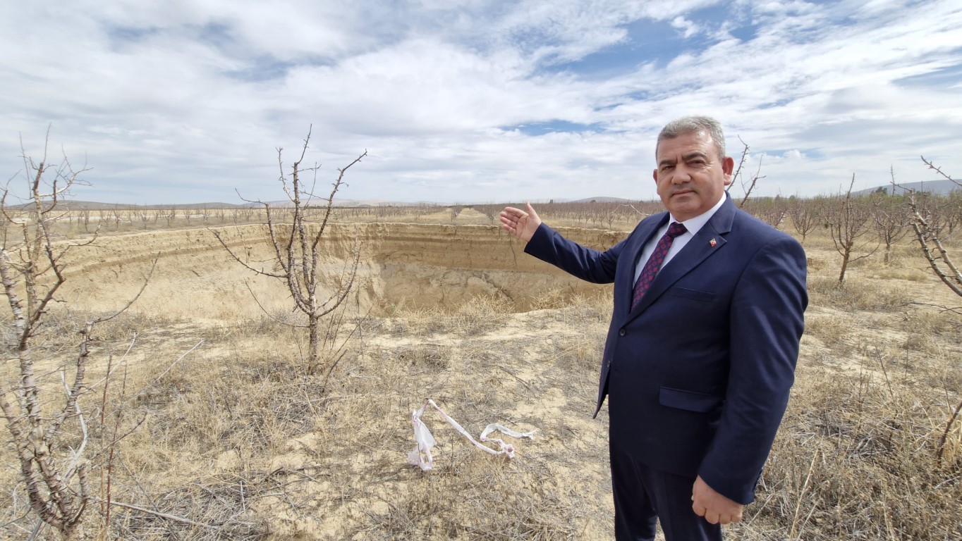 Karaman’da 2 yıl önce oluşan obruğun çevresi ve derinliği iki katına çıktı