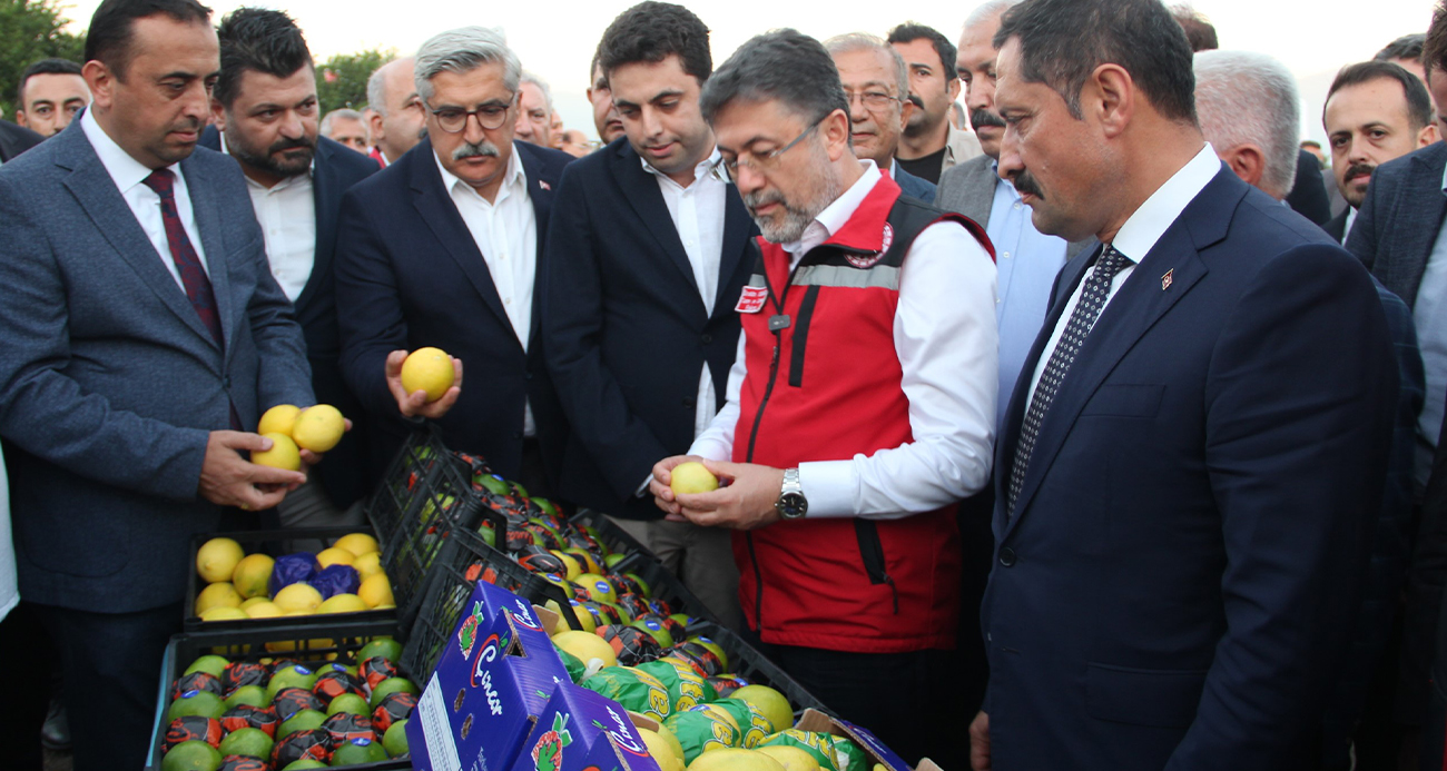 Tarım ve Orman Bakanı İbrahim Yumaklı, Hatay’ın Dörtyol ilçesinde narenciye hasadının sezon açılışını yaptı.