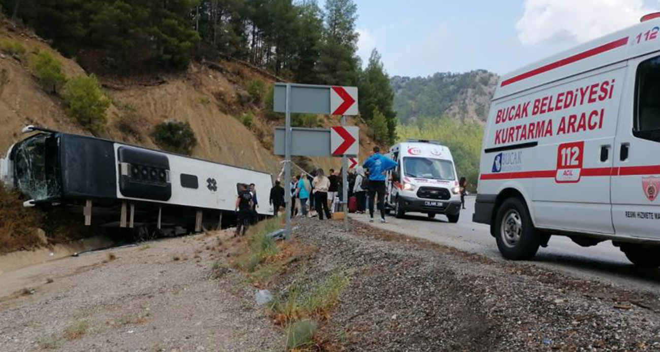 Isparta-Antalya yolunda yolcu otobüsü şarampole devrildi: 8 yaralı