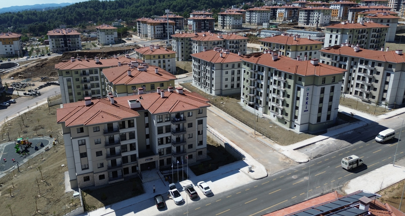 Depremin vurduğu Hatay’ın Antakya ilçesinde teknoloji devi olan Baykar tarafından inşa edilen 19 blok 352 konuttan oluşan deprem konutlarında yaşam başladı.