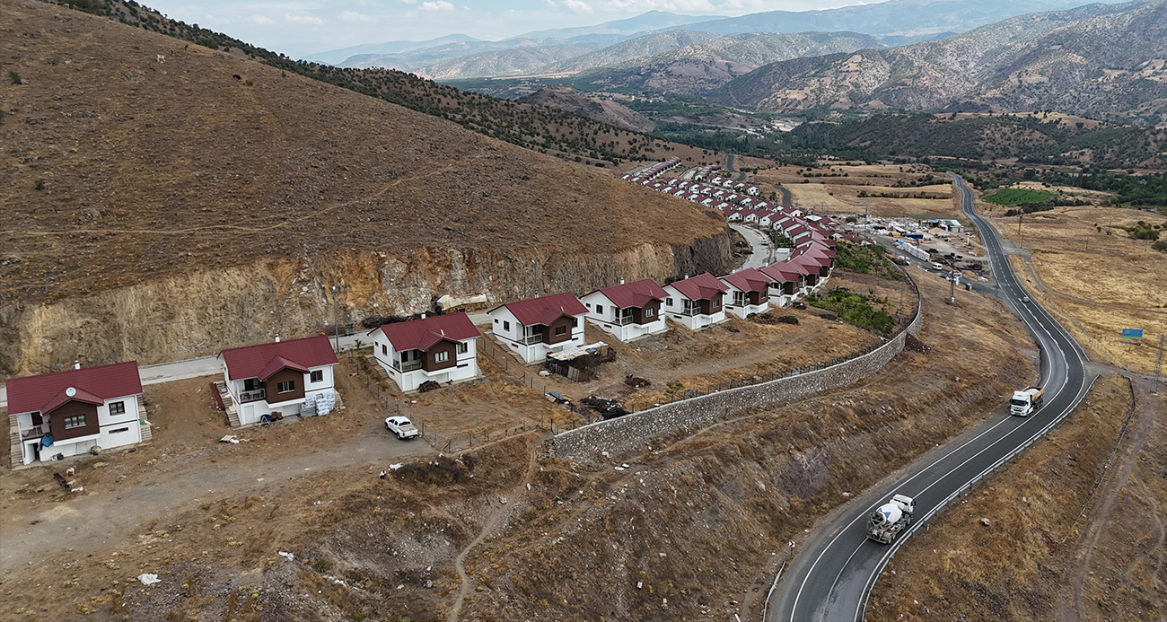 Malatya'nın Pütürge ile Doğanyol ilçelerinde afetin izleri tamamen silindi