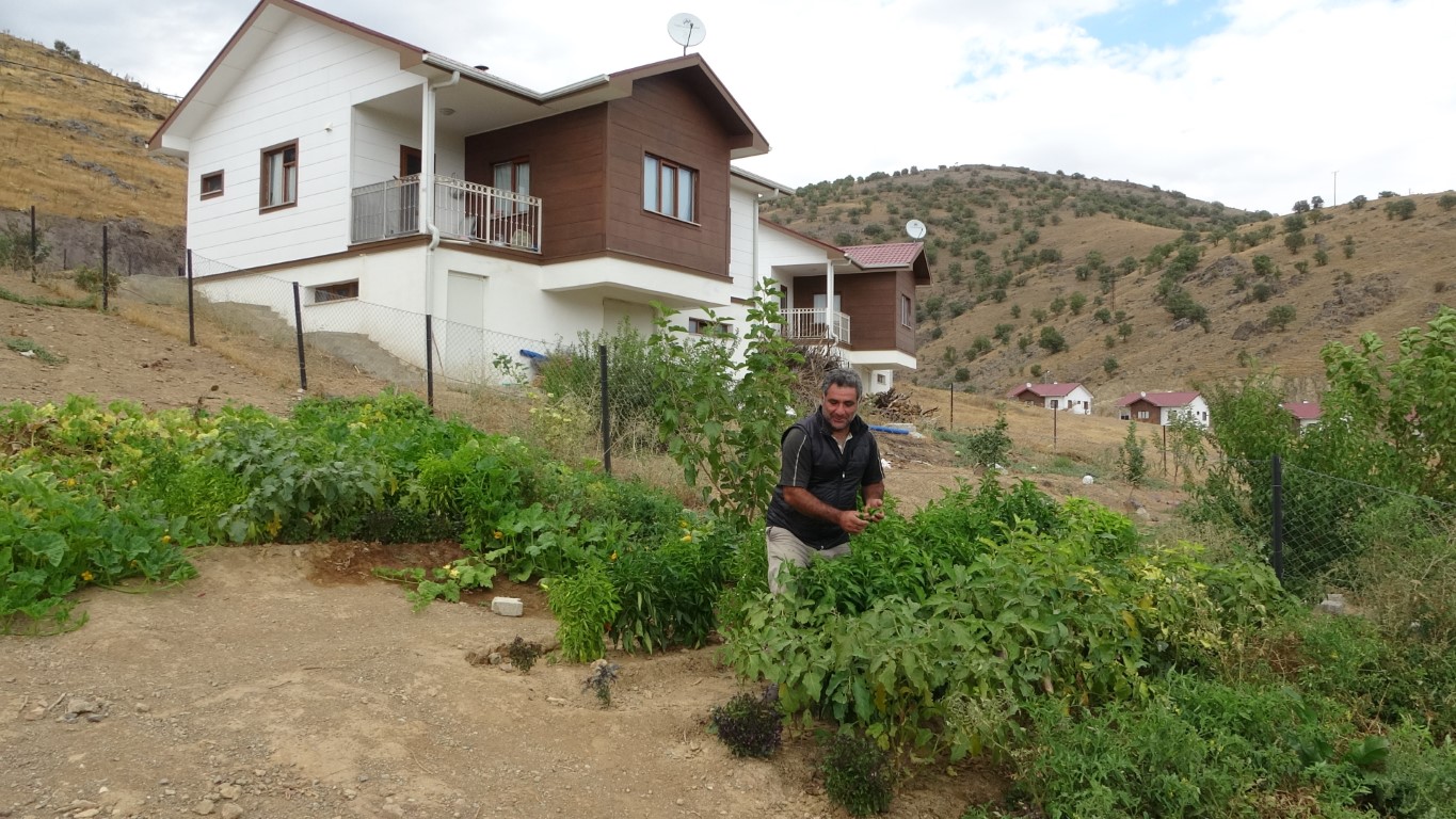 Malatya'nın Pütürge ile Doğanyol ilçelerinde afetin izleri tamamen silindi