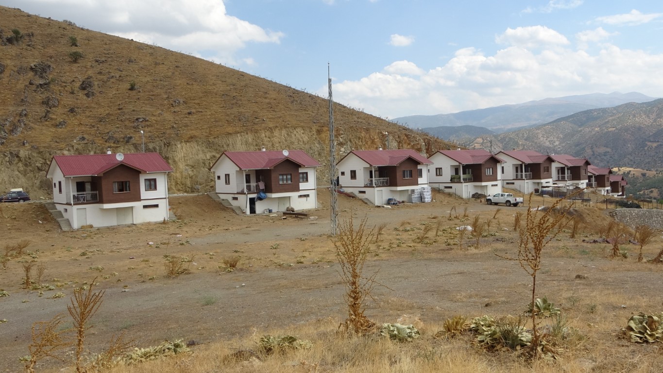 Malatya'nın Pütürge ile Doğanyol ilçelerinde afetin izleri tamamen silindi