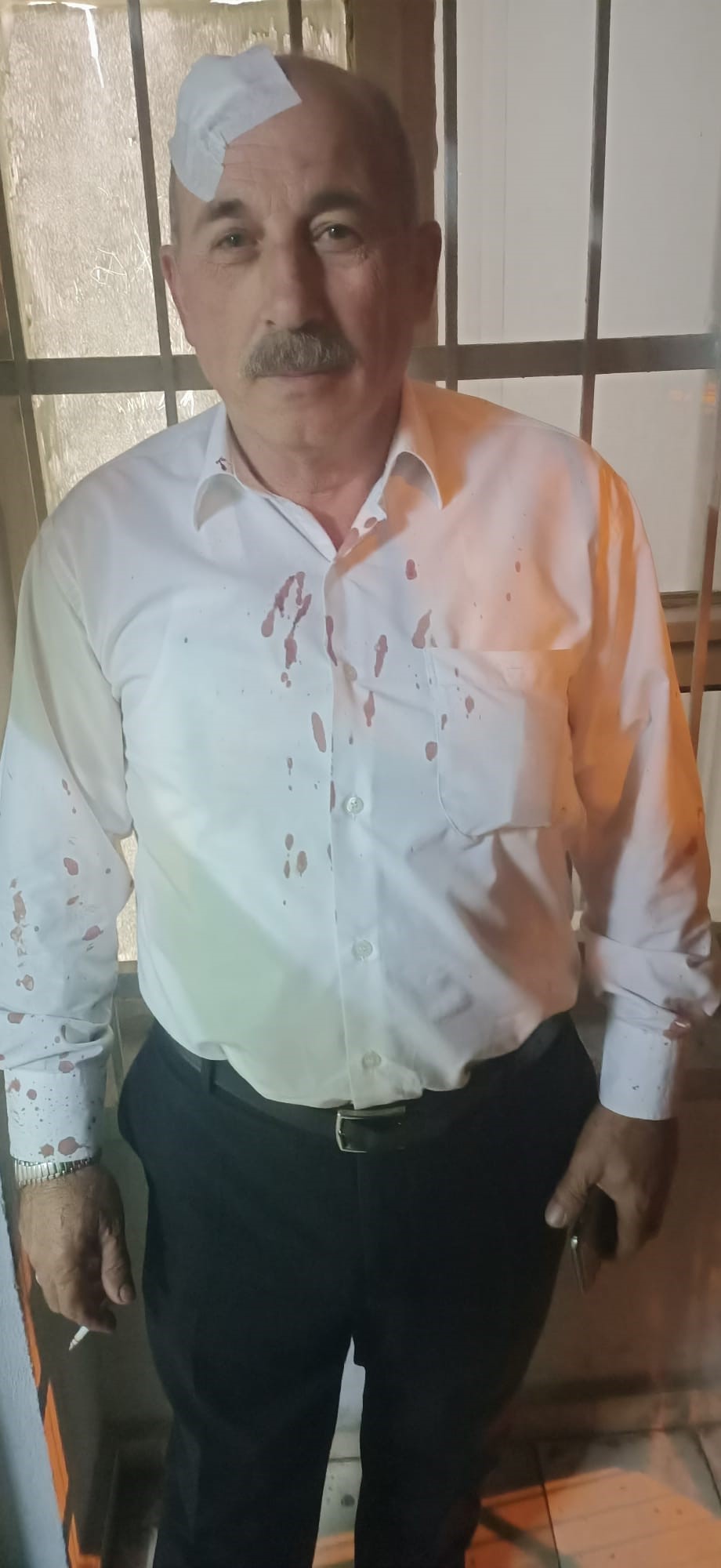 Otobüste tartışan yolcunun yakınları, yanlış muavin ve şoförü hastanelik etti