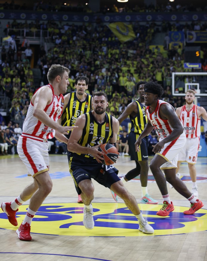 Fenerbahçe, Euroleague’e galibiyetle başladı
