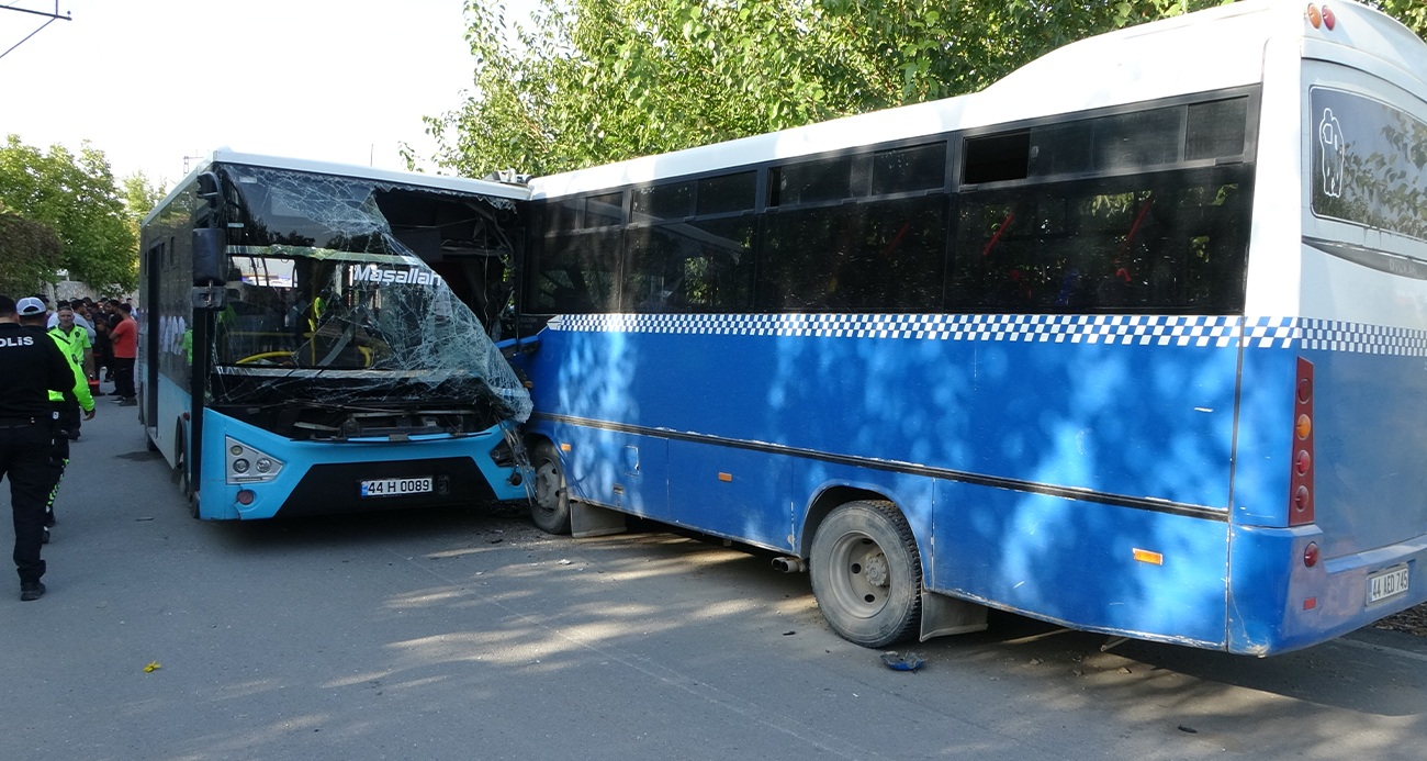 Malatya’da Büyükşehir Belediyesi Ulaşım Hizmetleri’ne (MOTAŞ) ait halk otobüsü ile öğrenci servisi kafa kafaya çarpıştı. Kazada 22’si öğrenci toplam 25 kişi yaralandı.