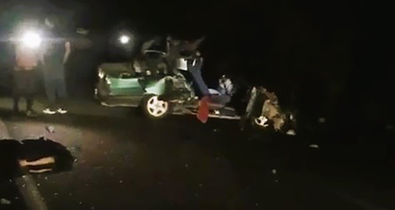 Römorka çarpan otomobil paramparça oldu: 1 ölü, 1 yaralı