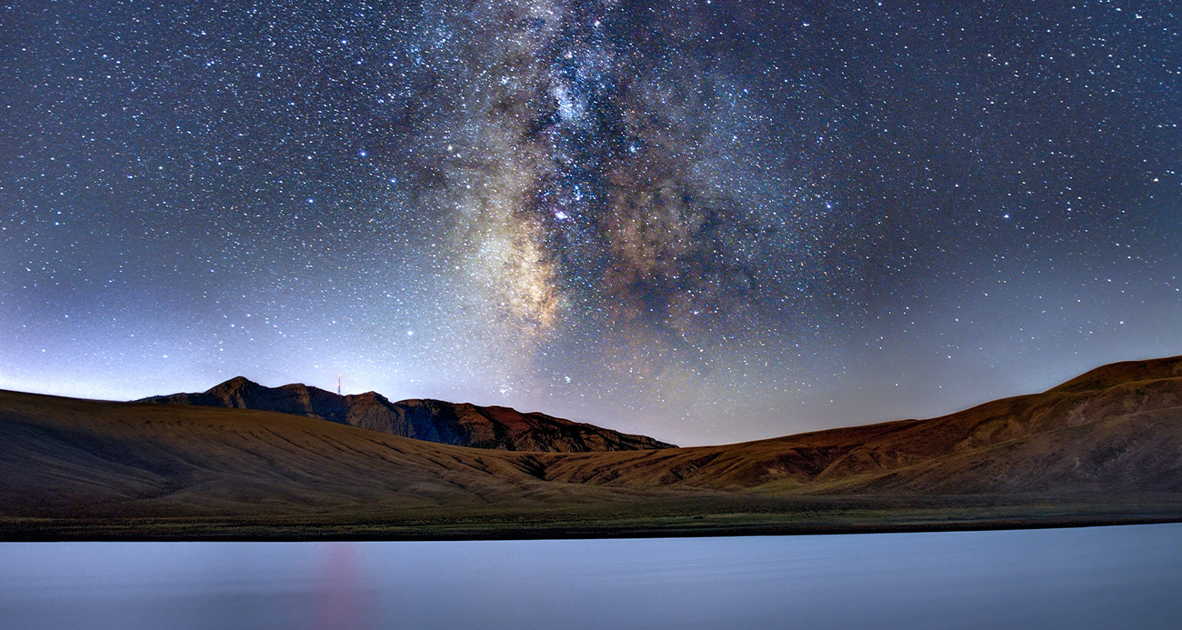 Nemrut’taki göllerle yıldızların buluşması hayran bırakıyor