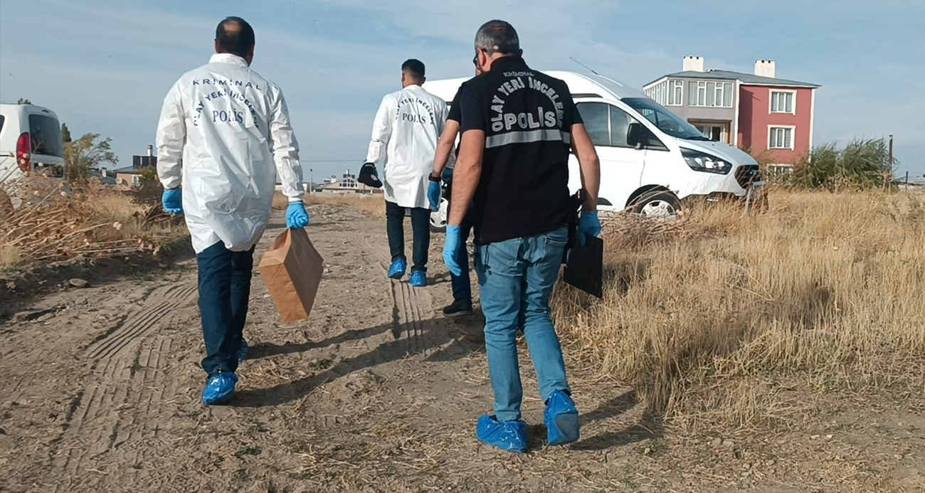 Van Gölü sahilinde Rojin’e ait olduğu iddia edilen kıyafet parçaları bulundu