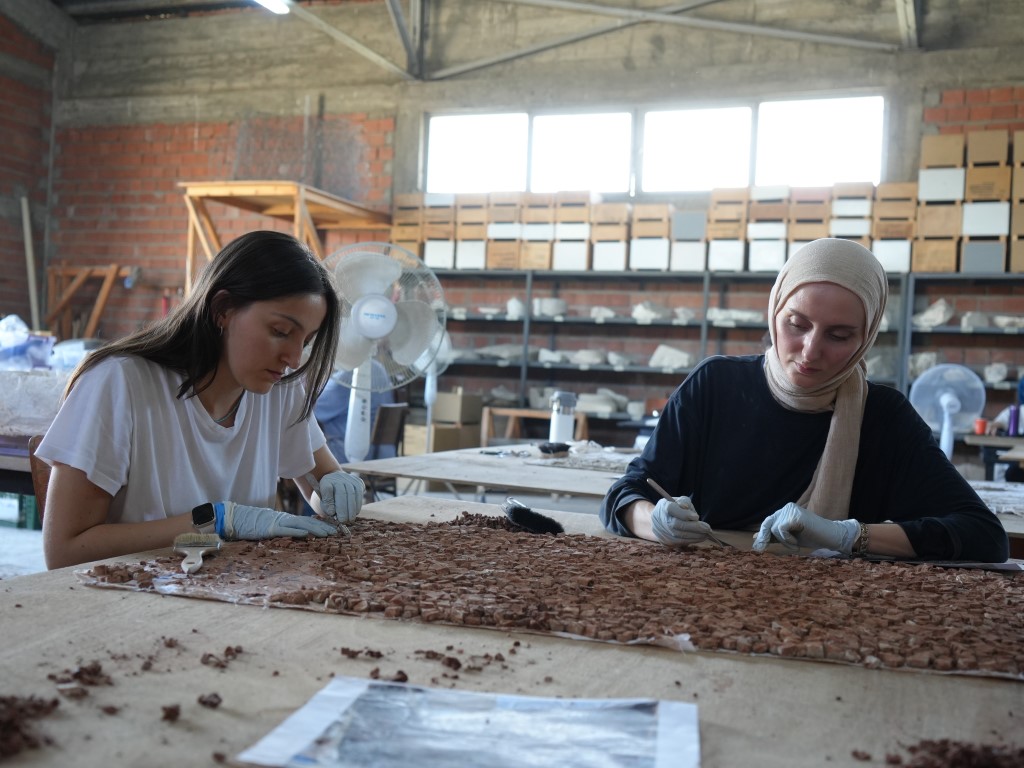 Pompeipolis Antik Kenti’ndeki bin 800 yıllık mozaikler gün yüzüne çıkartılıyor