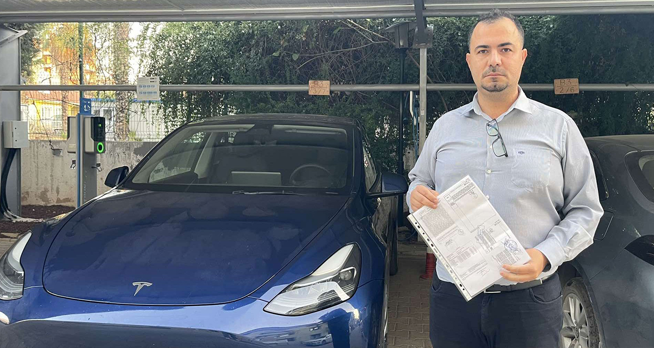 Osmaniye’de yaşayan Endüstri Yüksek Mühendisi Atakan Ertuğ, 1 yıl önce sıfır aldığı Tesla aracında yaşadığı teknik sorunlar nedeniyle başlattığı hukuk mücadelesini kazandı. Tesla marka araçlardan soğuduğunu ifade eden Ertuğ, kendisine verilen yüksek model yeni aracı piyasanın altında satarak elden çıkaracağını söyledi.