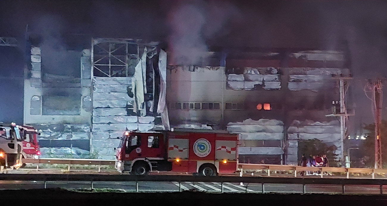 Kozmetik fabrikasındaki yangın 3 saat sonra kontrol altına alındı