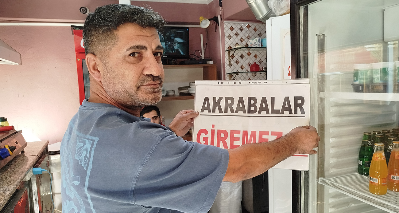 Bedavacı akrabalara isyan etti, dükkanına ’Akrabalar giremez’ pankartı astı