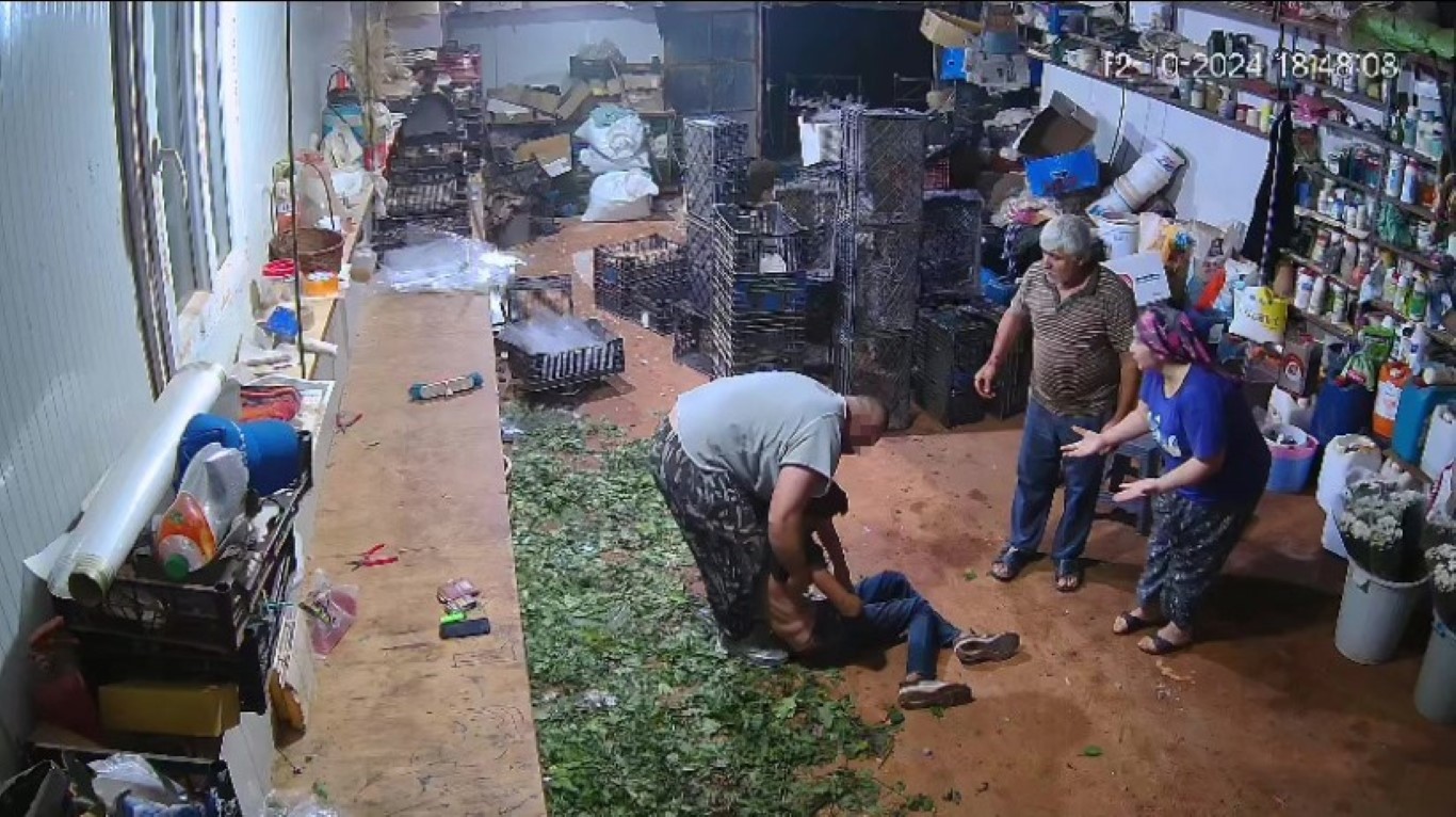 Tek yumrukla komalık etti, yoğun bakımda yaşam mücadelesi veriyor