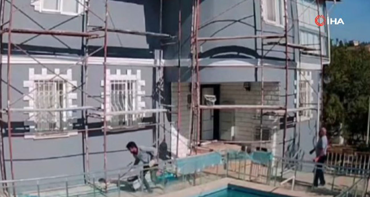 Depreme evin dışına kurulan iskelede yakalandı