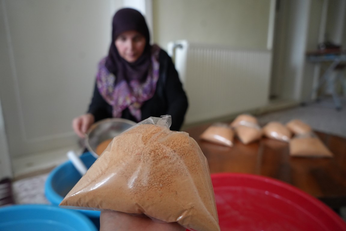 Coğrafi işaretli tarhunu besin değeri yüksek tarhanayla birleştiren ev hanımı siparişlere yetişemiyor