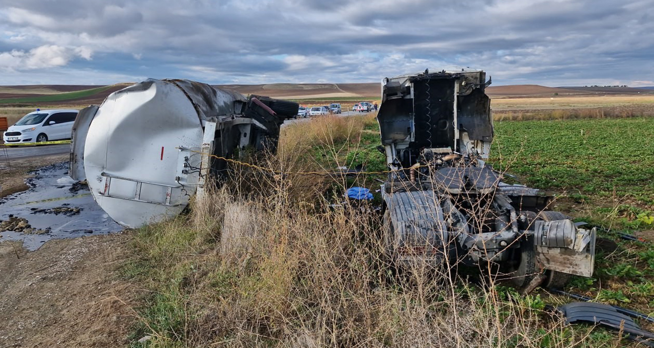 Tarım işçilerini taşıyan minibüs ile tanker çarpıştı: 1 ölü, 17 yaralı