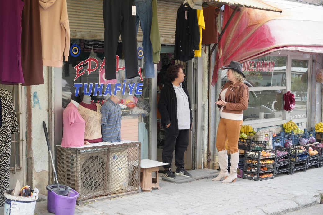 Niğde’nin kadın kovboy muhtarı, atıyla mahalle sakinlerini ziyaret ediyor