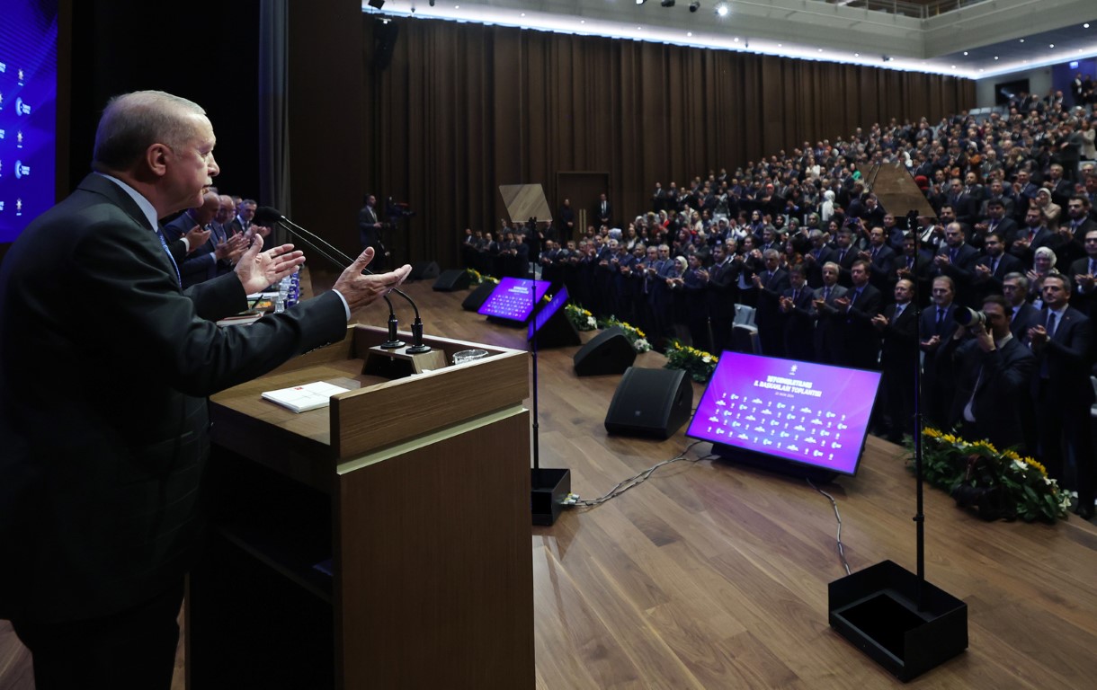 Cumhurbaşkanı Erdoğan: “Milletin çocuklarını hizmet diyerek himmet diyerek mankurtlaştıranların sonu tarihteki diğer insan kılıklı iblisler gibi onursuz bir ölüm olmuştur”