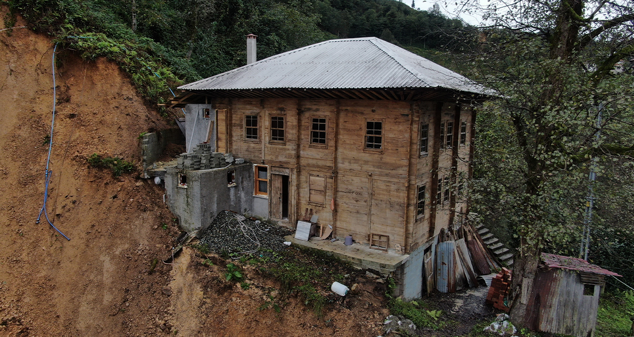 Rize Valiliği’nden heyelan açıklaması: 15 ev tedbir amaçlı boşaltıldı