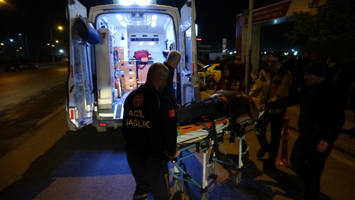 Malatya’da 3 aracın karıştığı kazada ortalık savaş alanına döndü: 4 yaralı