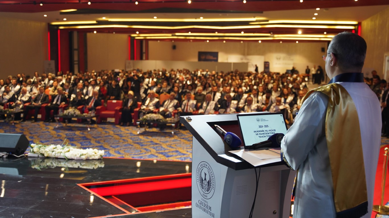 İGÜ, Binali Yıldırım’a Fahri Doktora Diploması tevcih etti