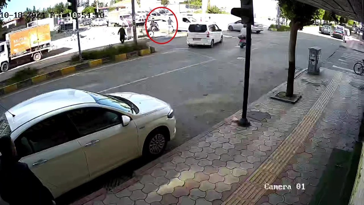 Akılalmaz olay: Trafikte tartıştığı 2 kişiyi aracıyla ezmeye çalıştı