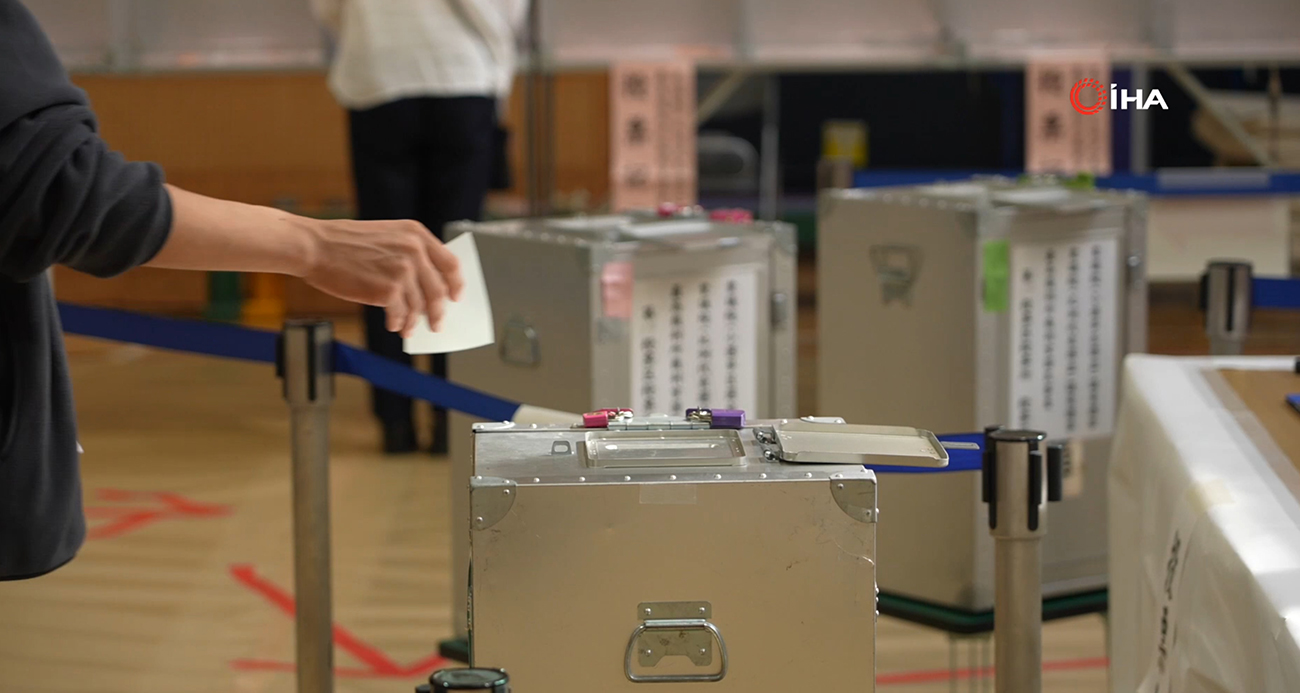 Japonya&#039;daki erken seçimde 15 yıldır iktidardaki LDP mecliste çoğunluğu kaybetti