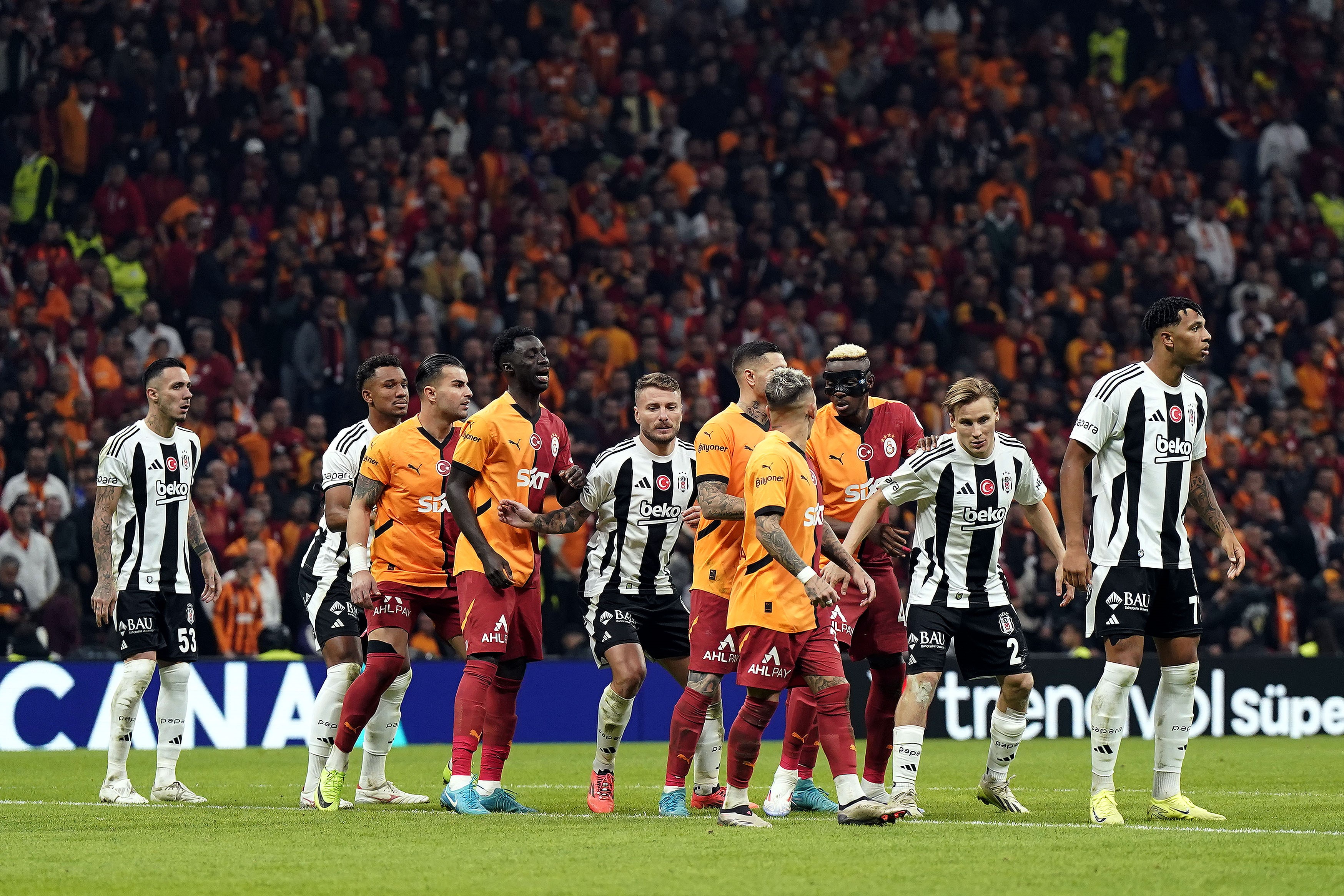 Derbide kazanan Galatasaray! Beşiktaş sezonun ilk yenilgisini yaşadı