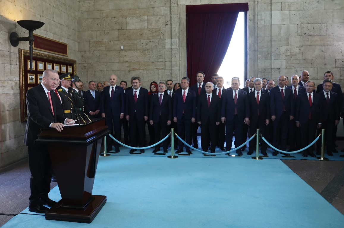 Cumhurbaşkanı Erdoğan başkanlığındaki devlet erkanı Anıtkabir’i ziyaret etti