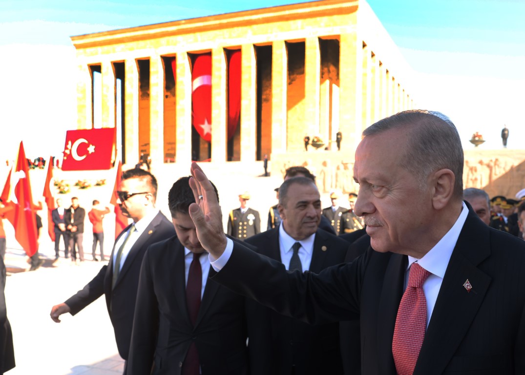 Cumhurbaşkanı Erdoğan başkanlığındaki devlet erkanı Anıtkabir’i ziyaret etti