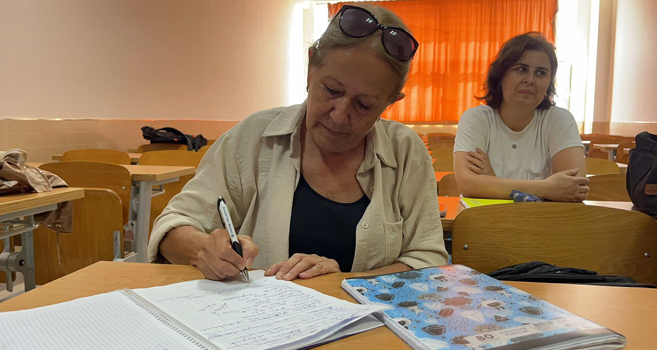 Hayallerinin peşinden koşan kadın, 67 yaşında öğrenci oldu