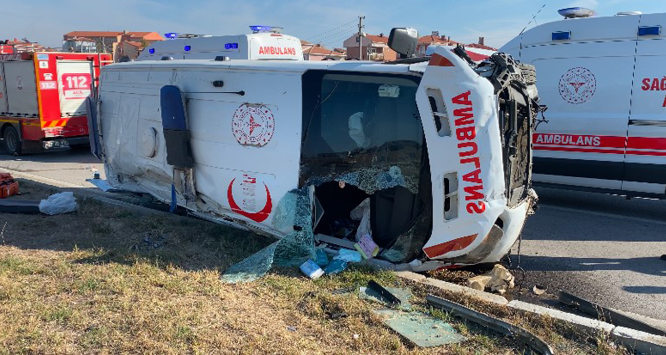 Ambulans kaza yaptı: 7 yaralı