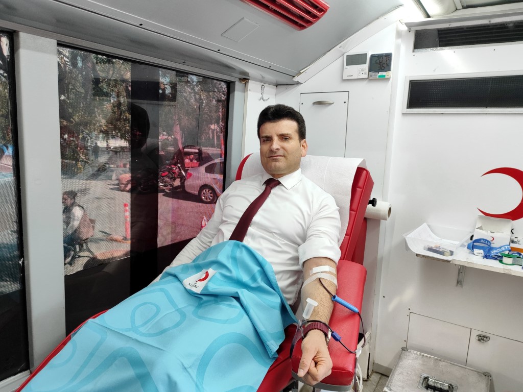 Kızılay Haftası’nda Yedikule’de kan bağışı seferberliği: “Kan acil değil sürekli bir ihtiyaç”