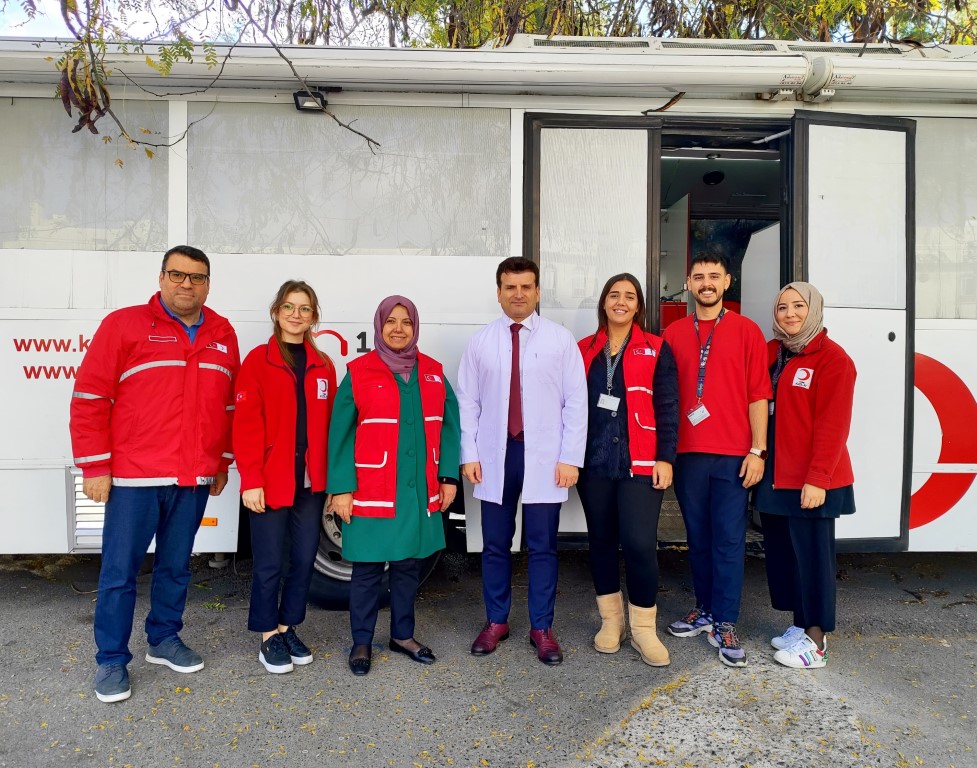 Kızılay Haftası’nda Yedikule’de kan bağışı seferberliği: “Kan acil değil sürekli bir ihtiyaç”