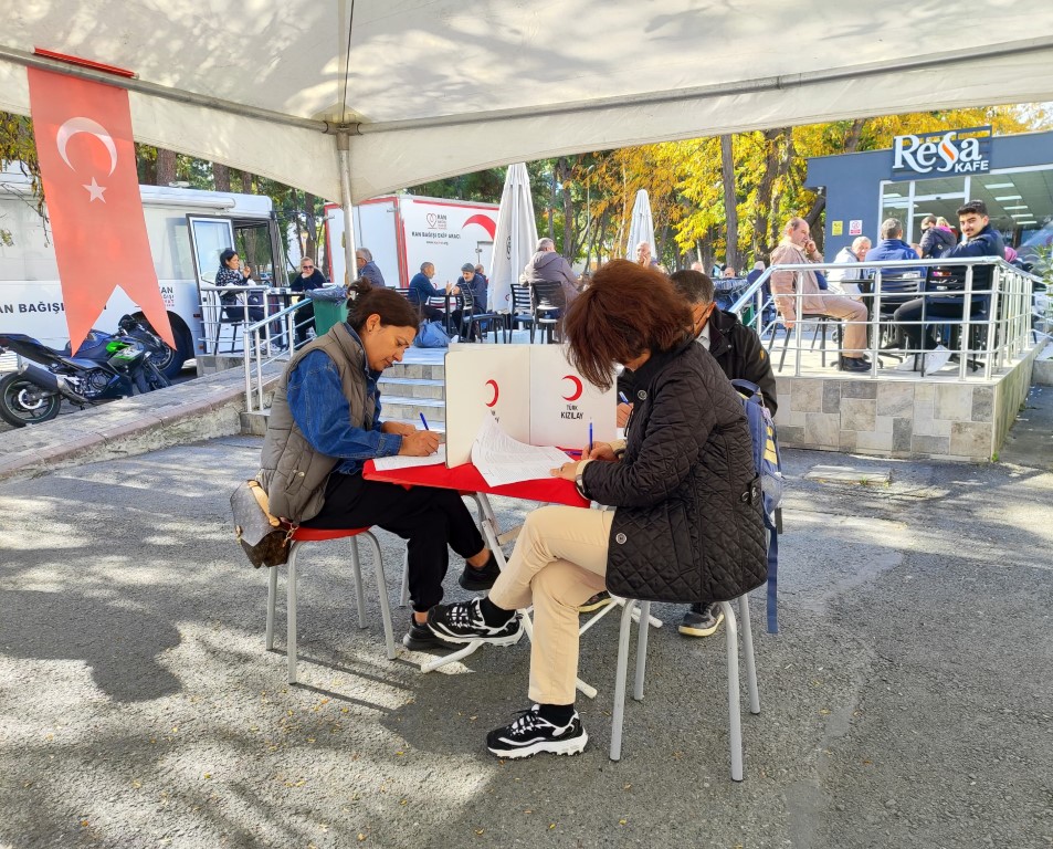 Kızılay Haftası’nda Yedikule’de kan bağışı seferberliği: “Kan acil değil sürekli bir ihtiyaç”