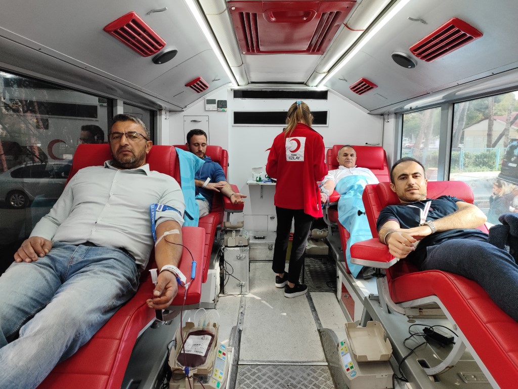 Kızılay Haftası’nda Yedikule’de kan bağışı seferberliği: “Kan acil değil sürekli bir ihtiyaç”