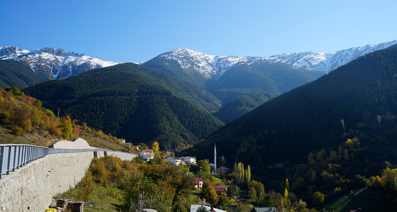 Gümüşhane’nin Zigana Dağı’nda kış ve sonbahar bir arada yaşanıyor