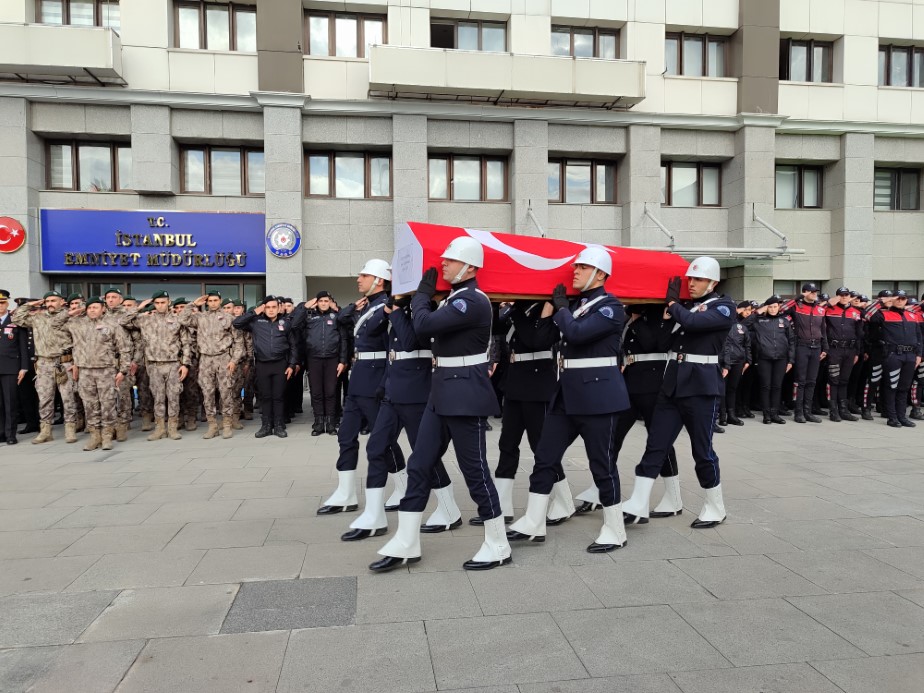 Bakırköy’de kazaya müdahale ederken şehit olan polis memuru için tören düzenlendi