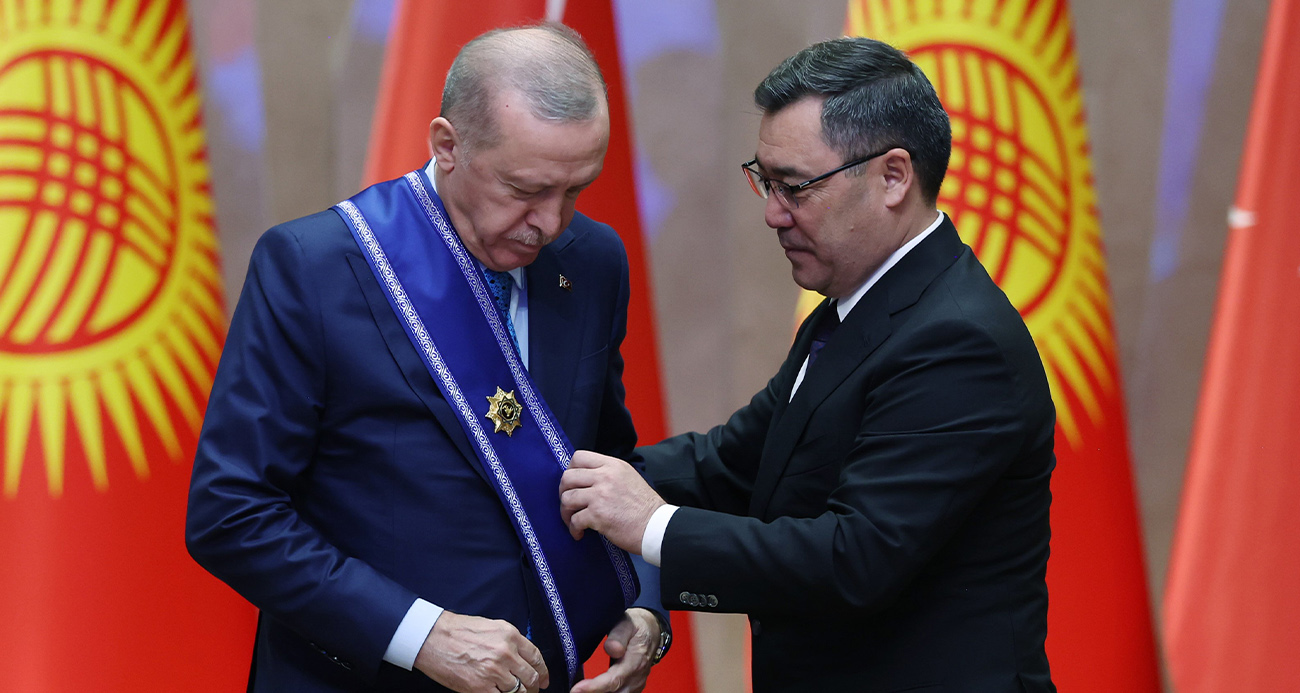 Cumhurbaşkanı Erdoğan&#039;a Manas Nişanı takdim edildi