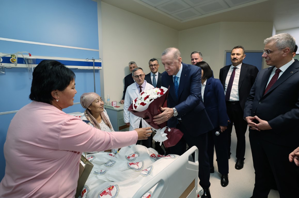 Cumhurbaşkanı Erdoğan, Bişkek Kırgız-Türk Dostluk Devlet Hastanesi’nin açılışını gerçekleştirdi